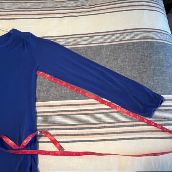 Lily pulitzer stretchy and smooth medium size top - Picture 9 of 9